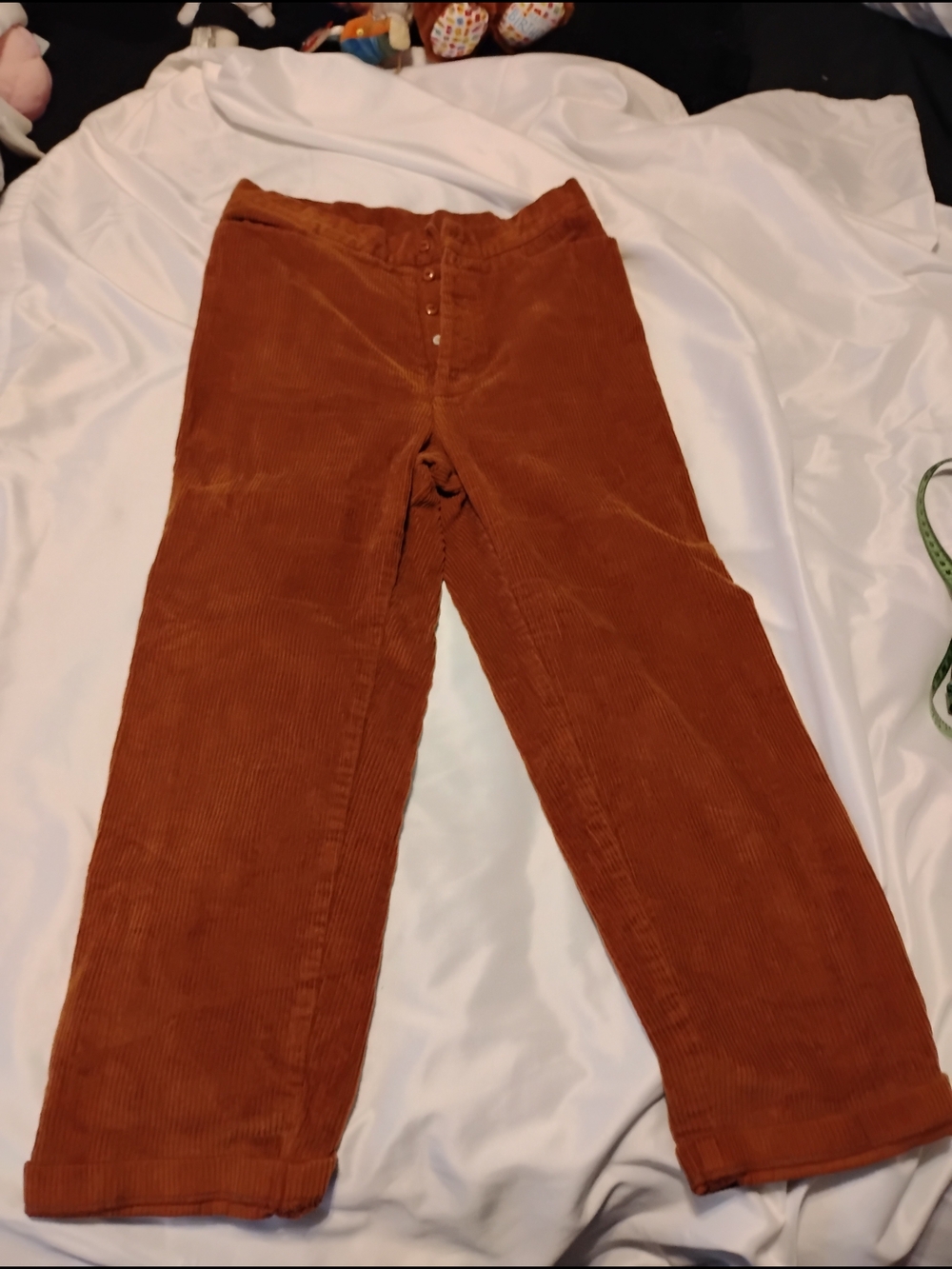 High-Rise Corduroy Capris in Rust